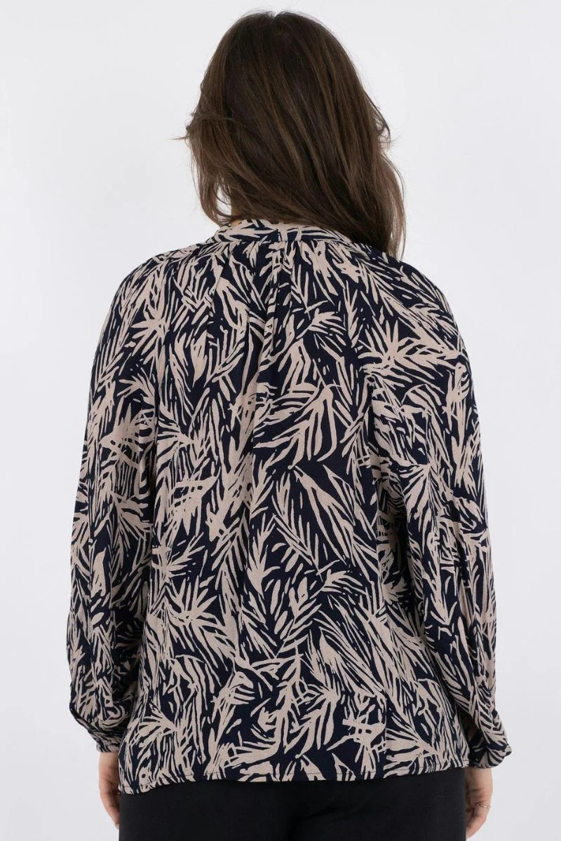 Huma Breeze Blouse | Navy | Bluse fra Neo Noir - Image 7