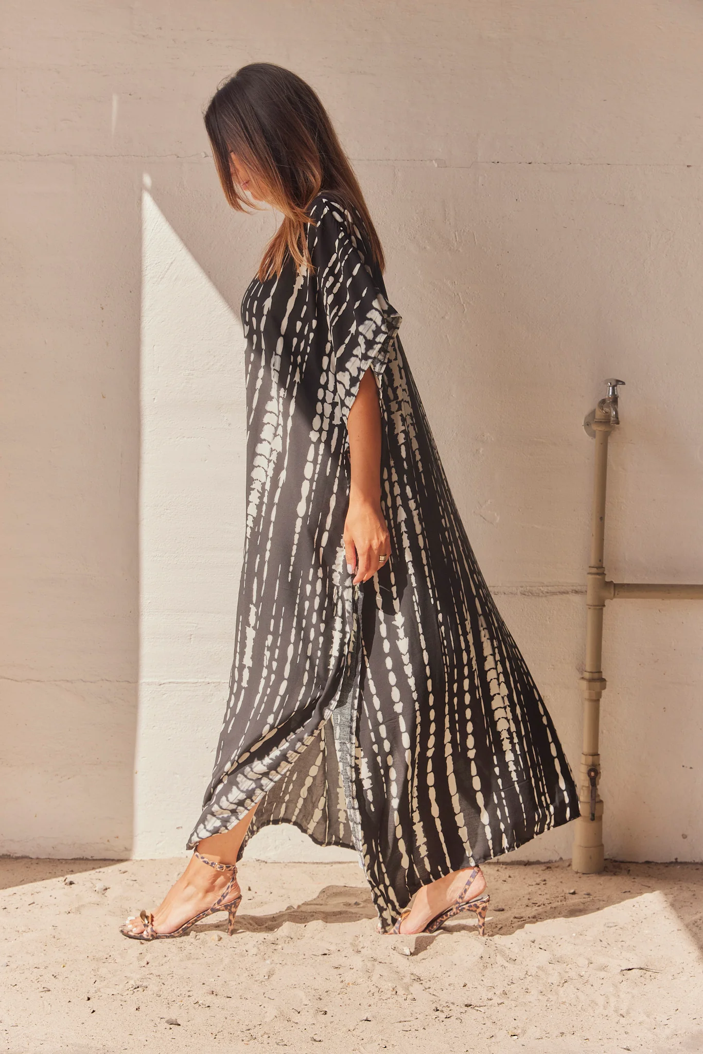 Serengeti Sun Dress | Black | Tiedye Kaftan kjole fra Statebird - Image 2