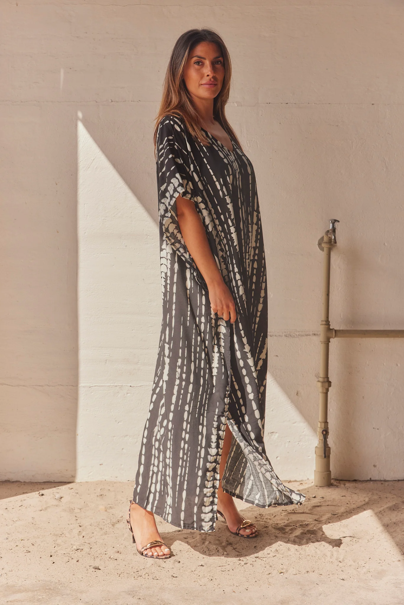 Serengeti Sun Dress | Black | Tiedye Kaftan kjole fra Statebird - Image 4