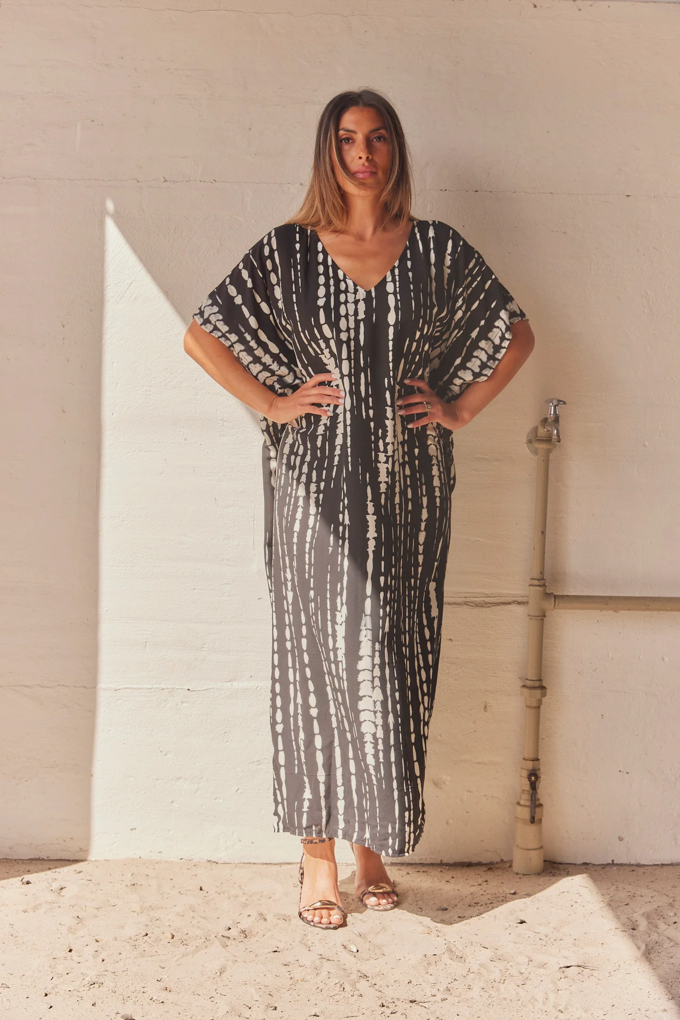 Serengeti Sun Dress | Black | Tiedye Kaftan kjole fra Statebird - Image 5