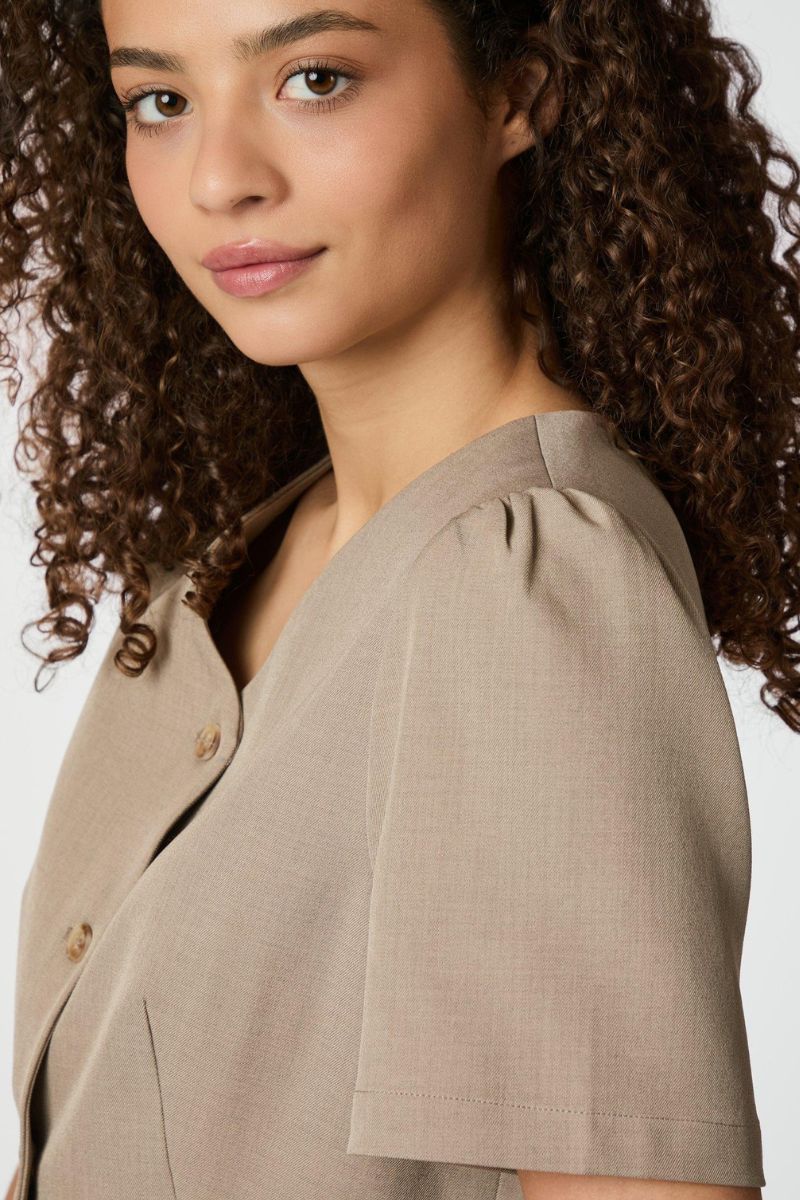 Jules Structure Blouse | Dark Taupe | Bluse fra Neo Noir - Image 5