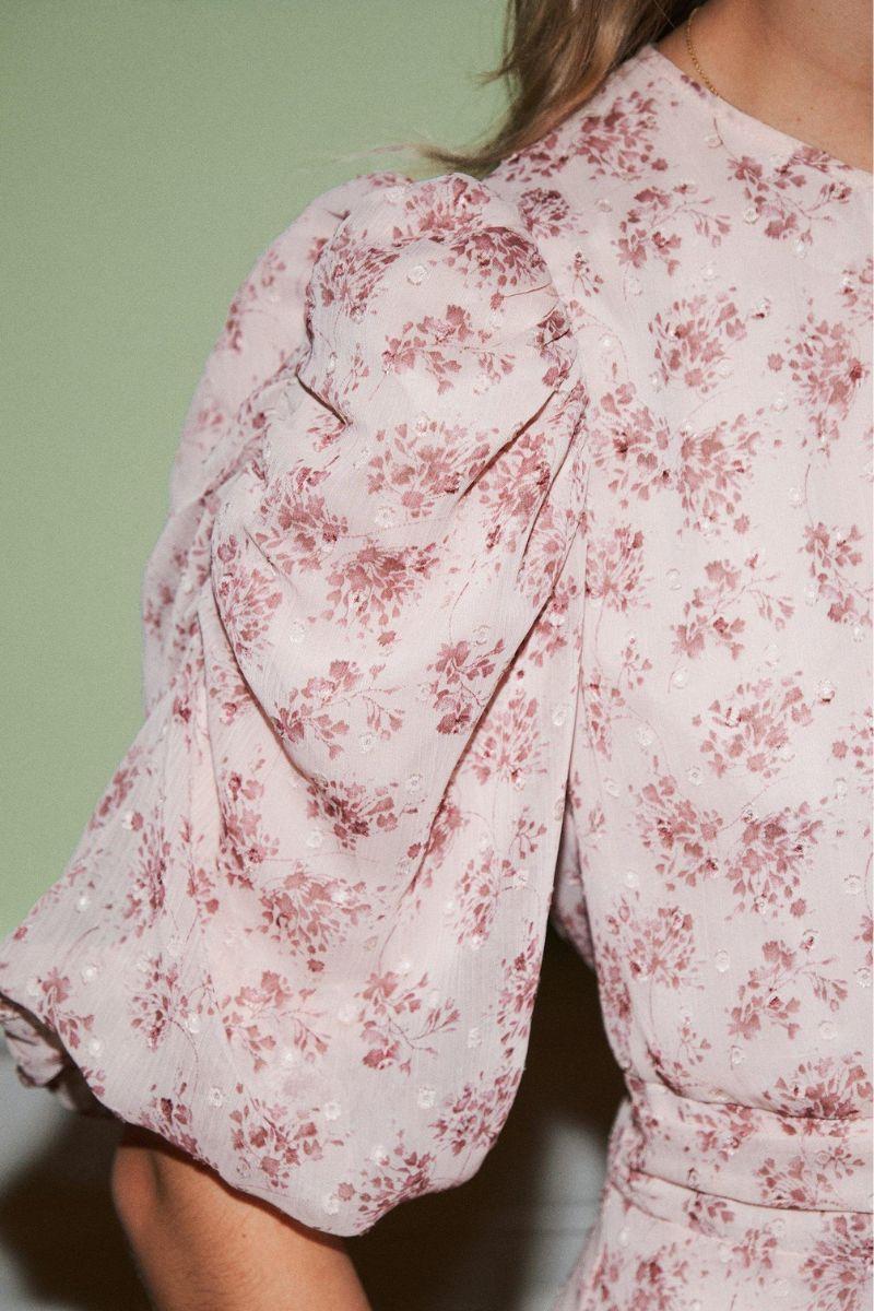 Kikka Chiffon Flower Dress | Rose | Kjole fra Neo Noir - Image 3