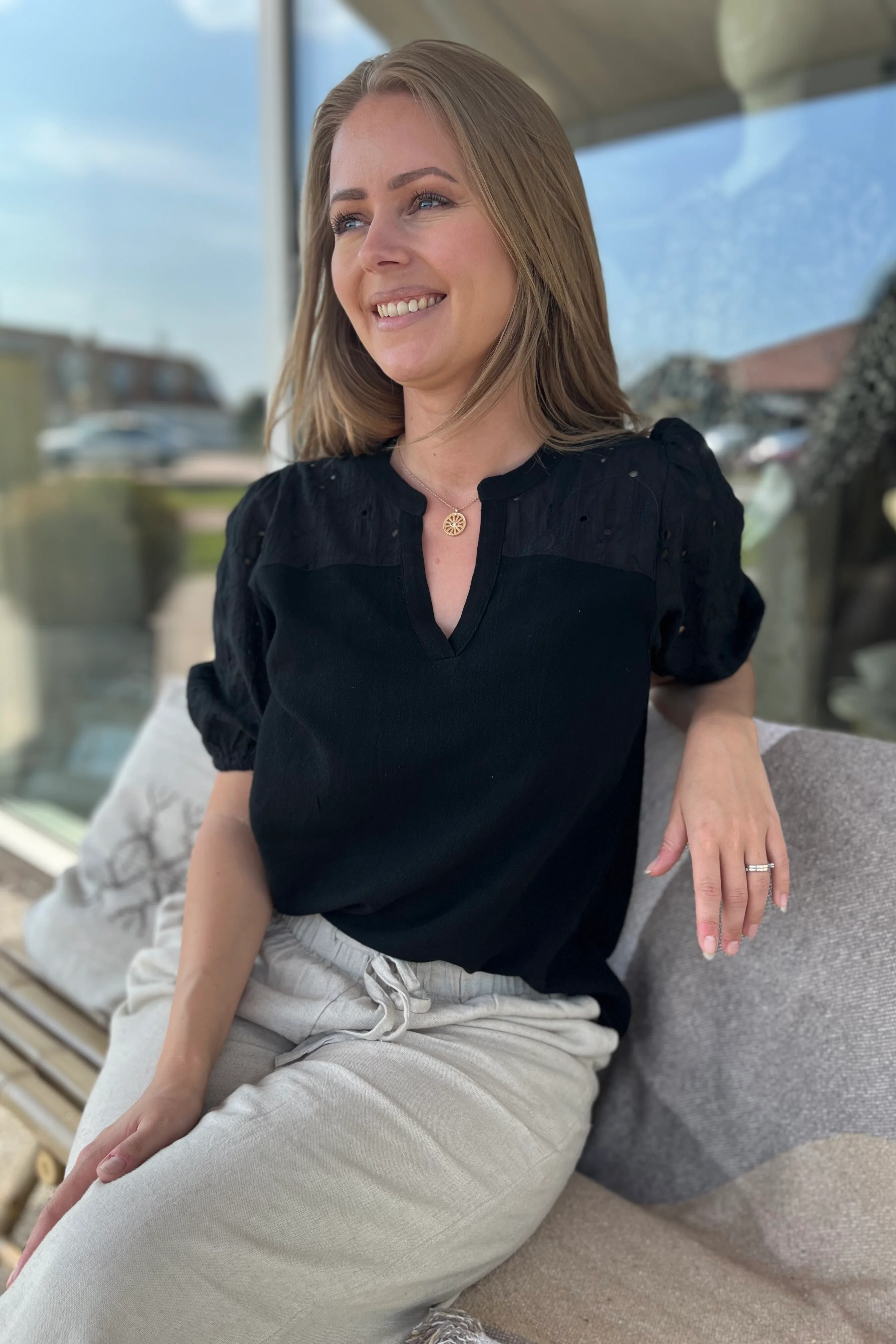 Lara Blouse | Black | Bluse fra Freequent - Image 7