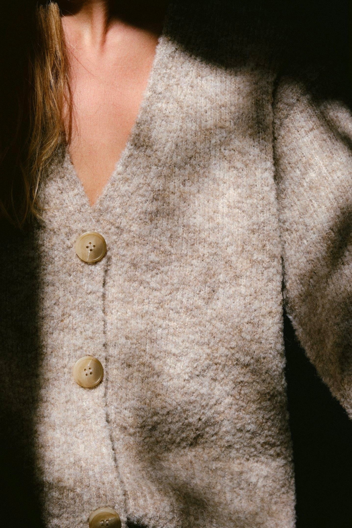 Lavanda Boucle Knit Cardigan | Dark Sand | Strik fra Neo Noir - Image 2