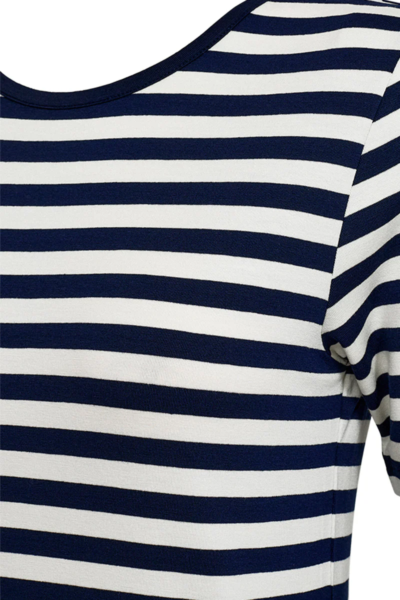 Liana Tee 211647 | Navy Blazer W. Star Off-White | T-Shirt fra Freequent - Image 3
