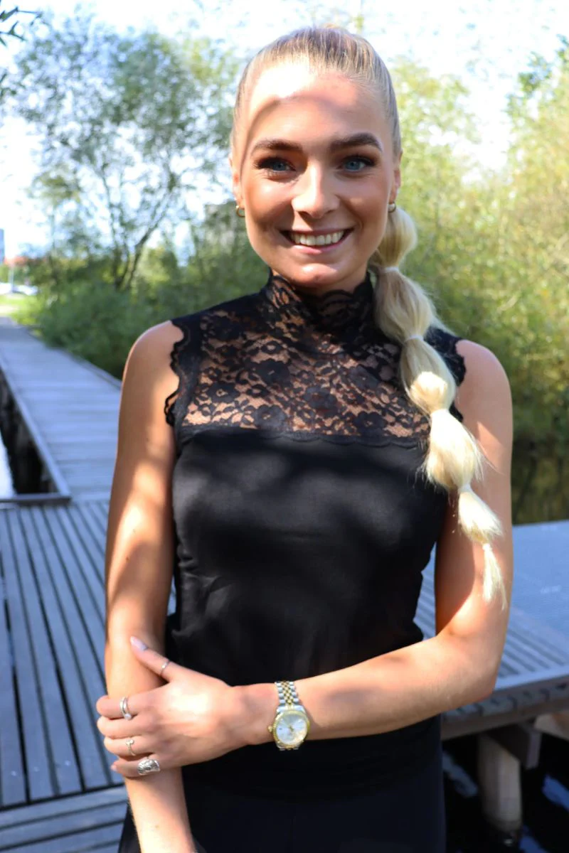 Lisa Lace Top | Black | Bluse fra Liberté - Image 2