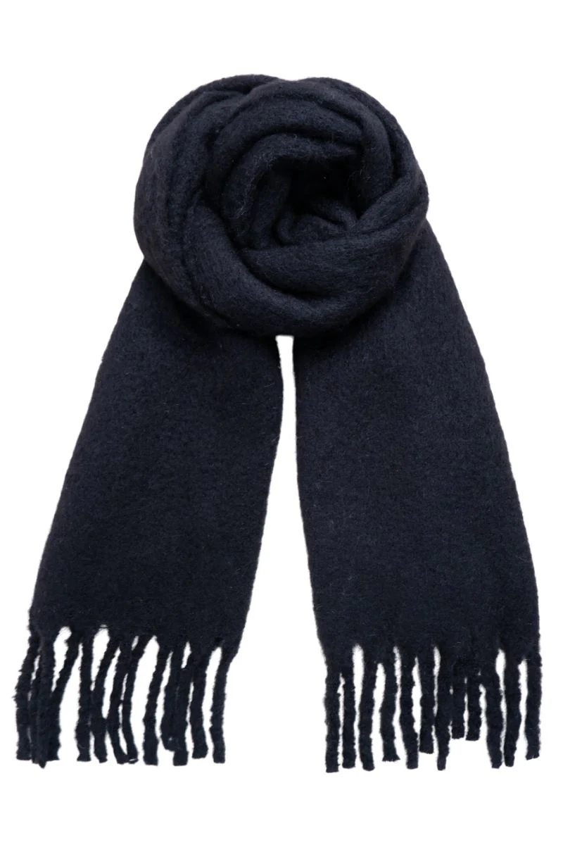 Lorraine Soft Scarf | Black | Tørklæde fra Black Colour