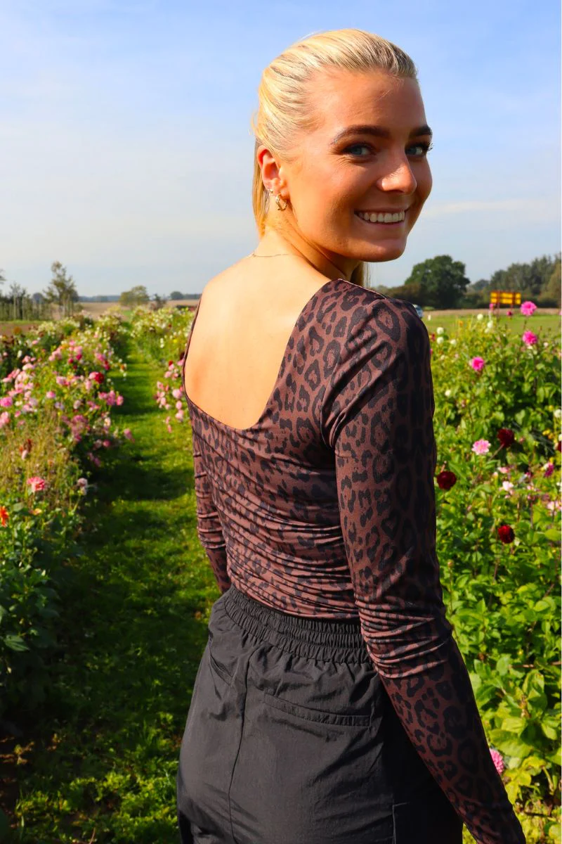 Lotus LS Top | Brown Black Leo | Bluse fra Liberté - Image 6