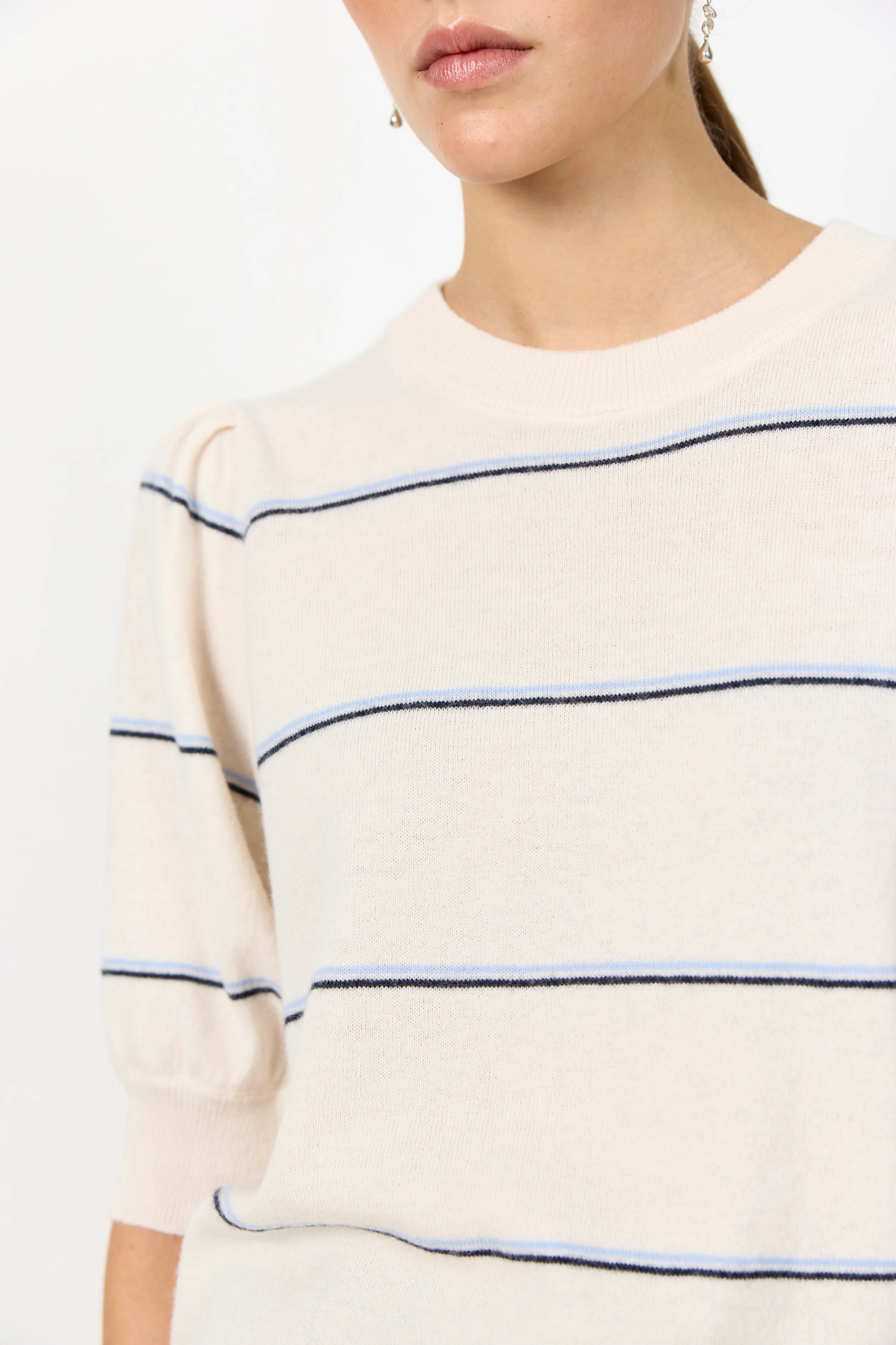 Ismaila 18 | Turtledove Combi | Bluse fra Levete Room - Image 12