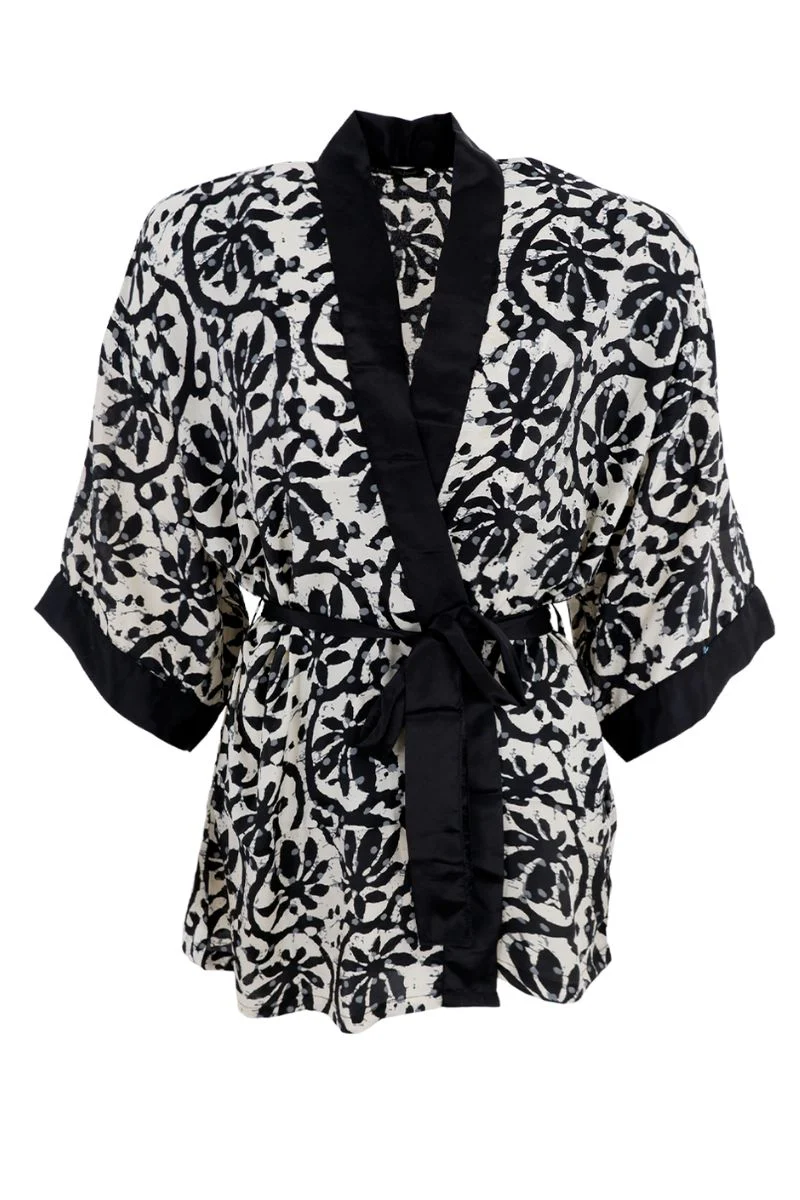 Luna Short Kimono | Black Lily | Jakke fra Black Colour - Image 2