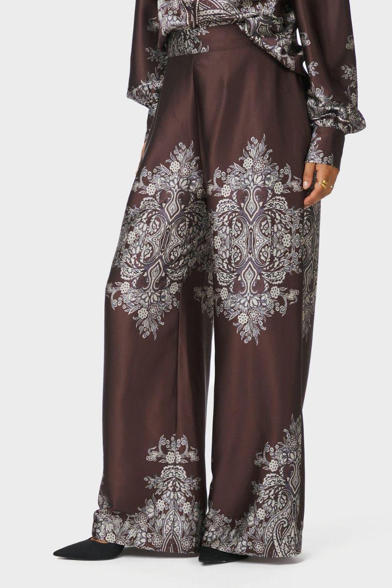 Lunet Paisley Border Pants | Dark Brown | Bukser fra Neo Noir - Image 5