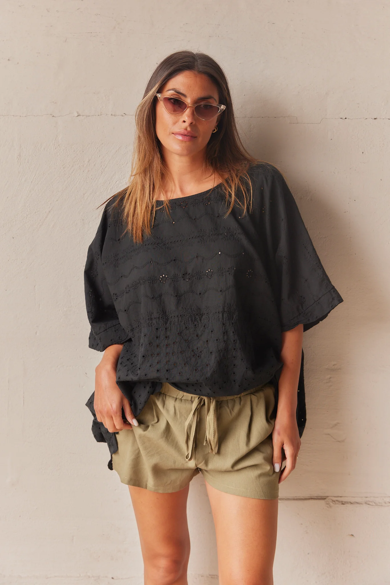 Marie Broderie Anglaise Top | Black | Bluse fra Atelier C - Image 3