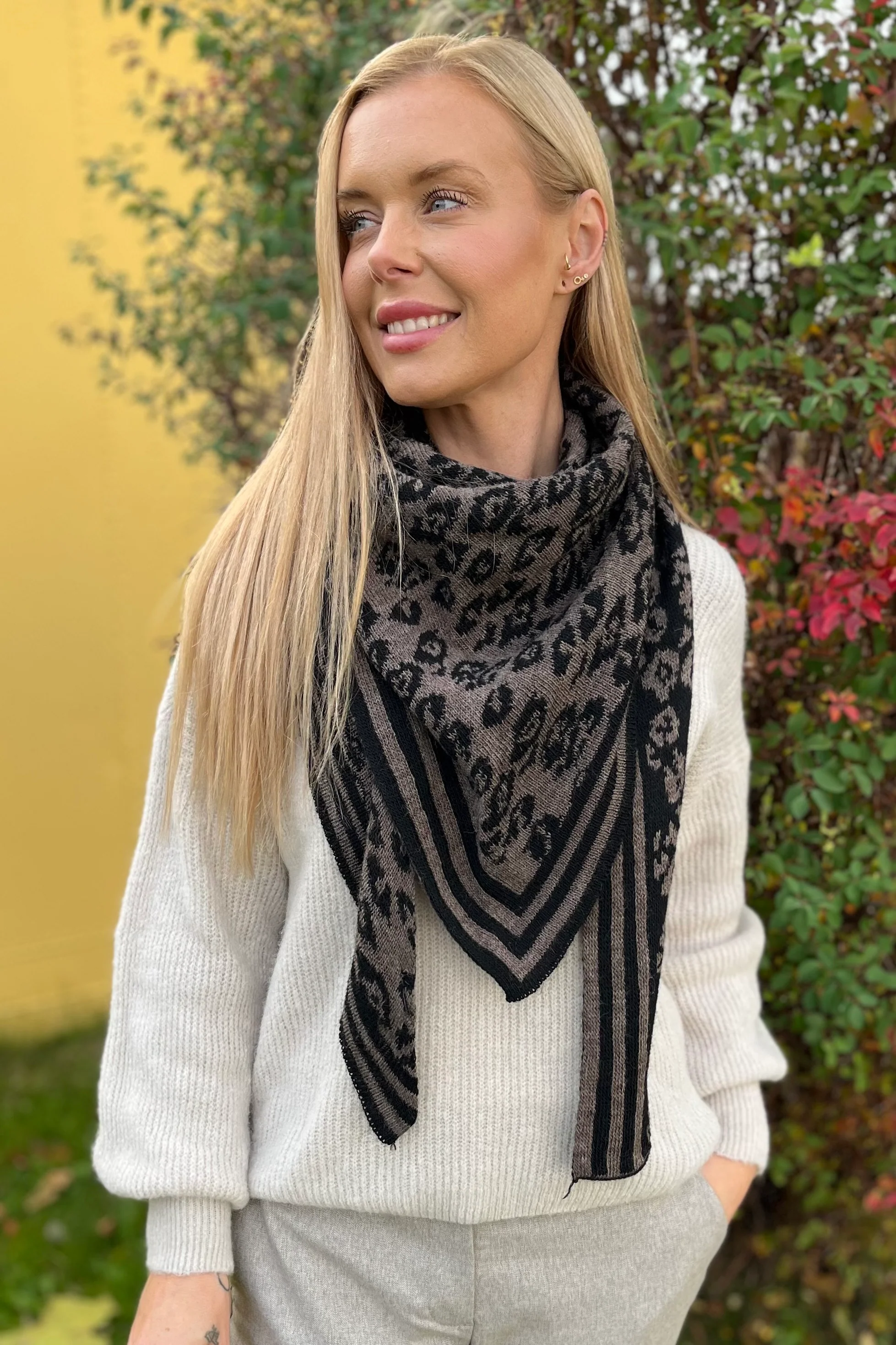 Matty Leo Scarf | Black/Taupe | Tørklæde fra Statebird - Image 7