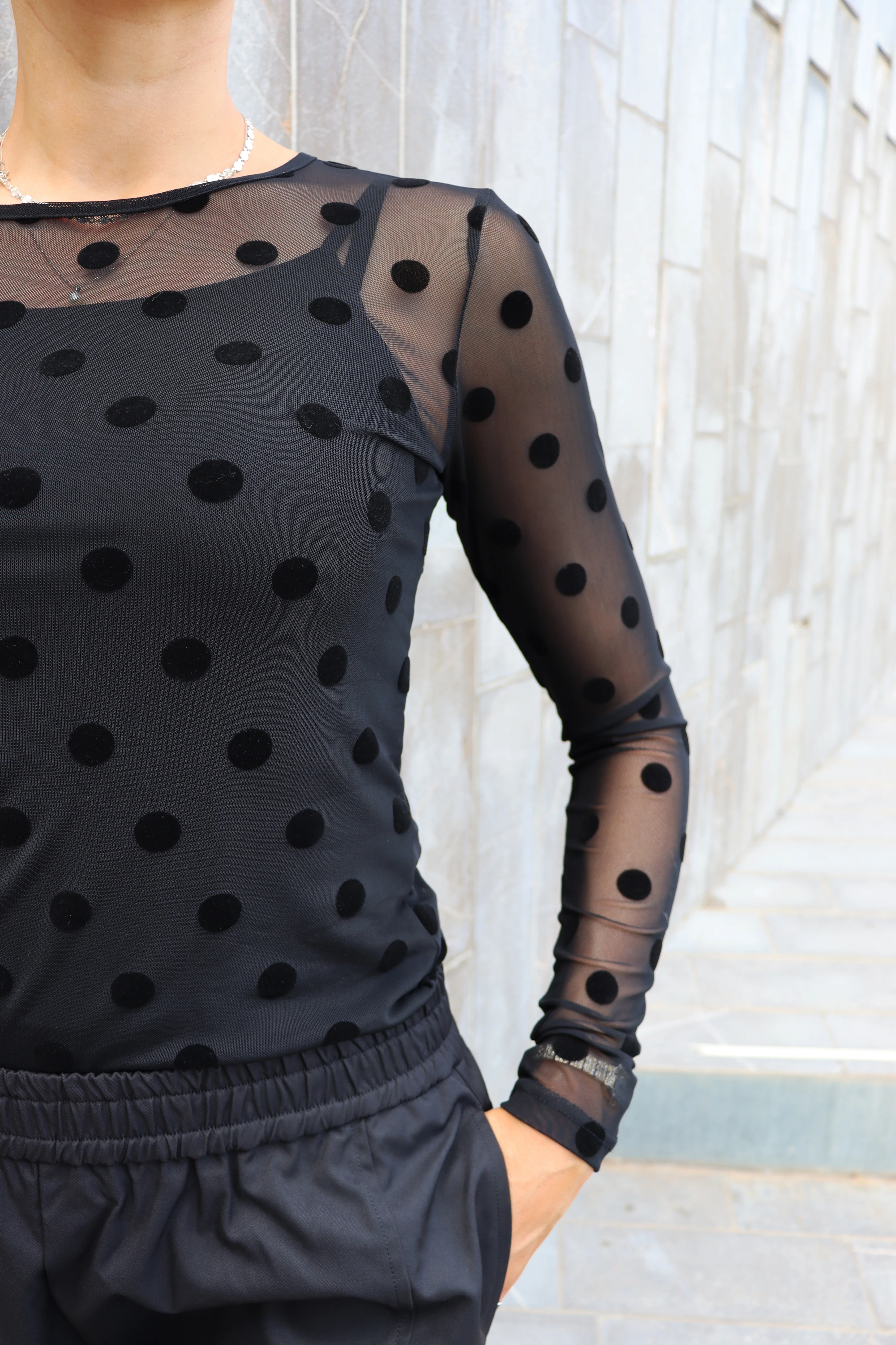 Mesh Ls Tshirt | Black Big Flock Dot | Bluse fra Liberté - Image 3