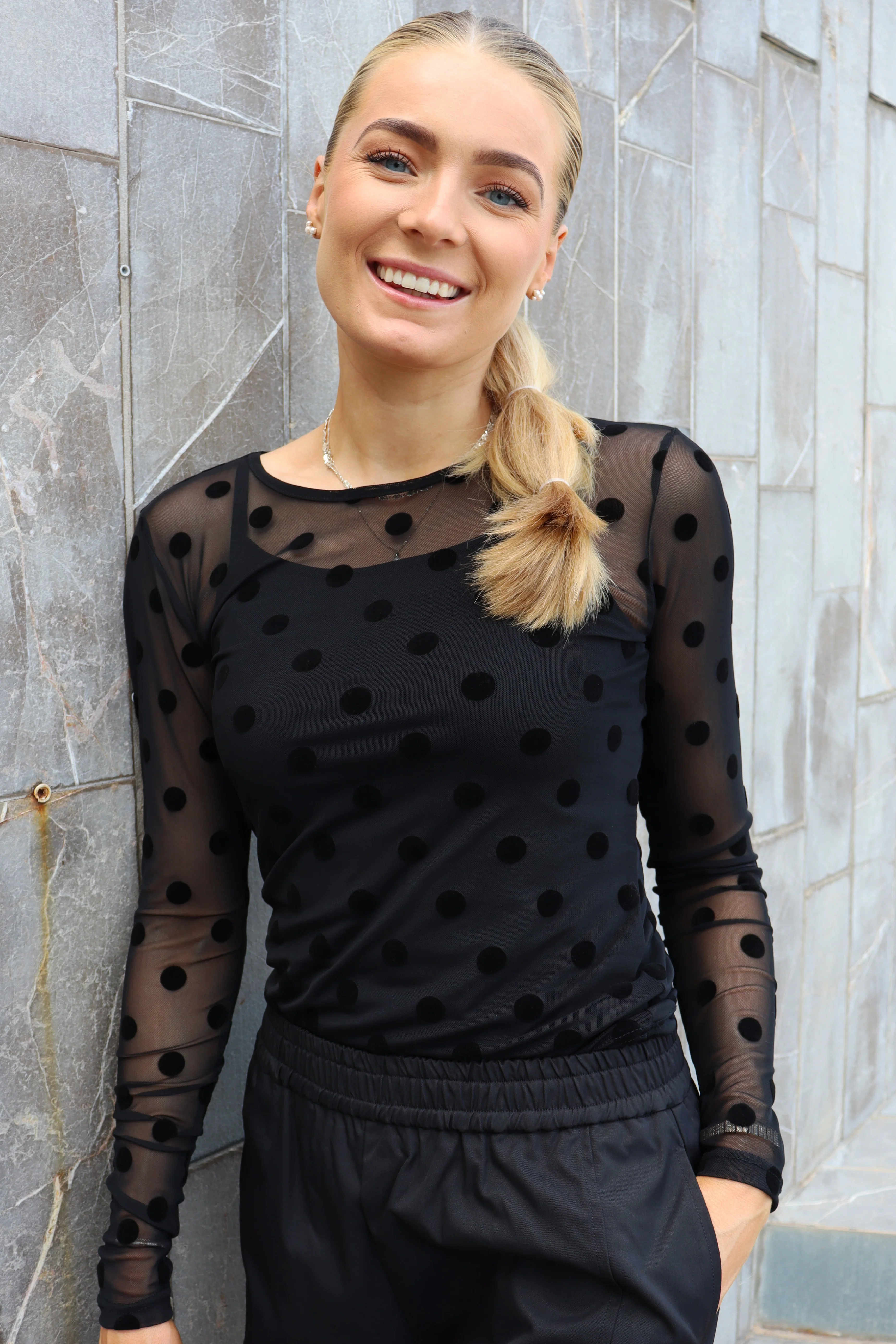 Mesh Ls Tshirt | Black Big Flock Dot | Bluse fra Liberté - Image 4