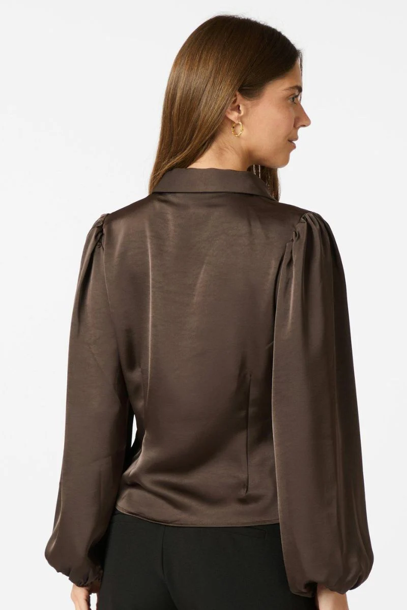 Mille Heavy Sateen Blouse | Dark Brown | Bluse fra Neo Noir - Image 4