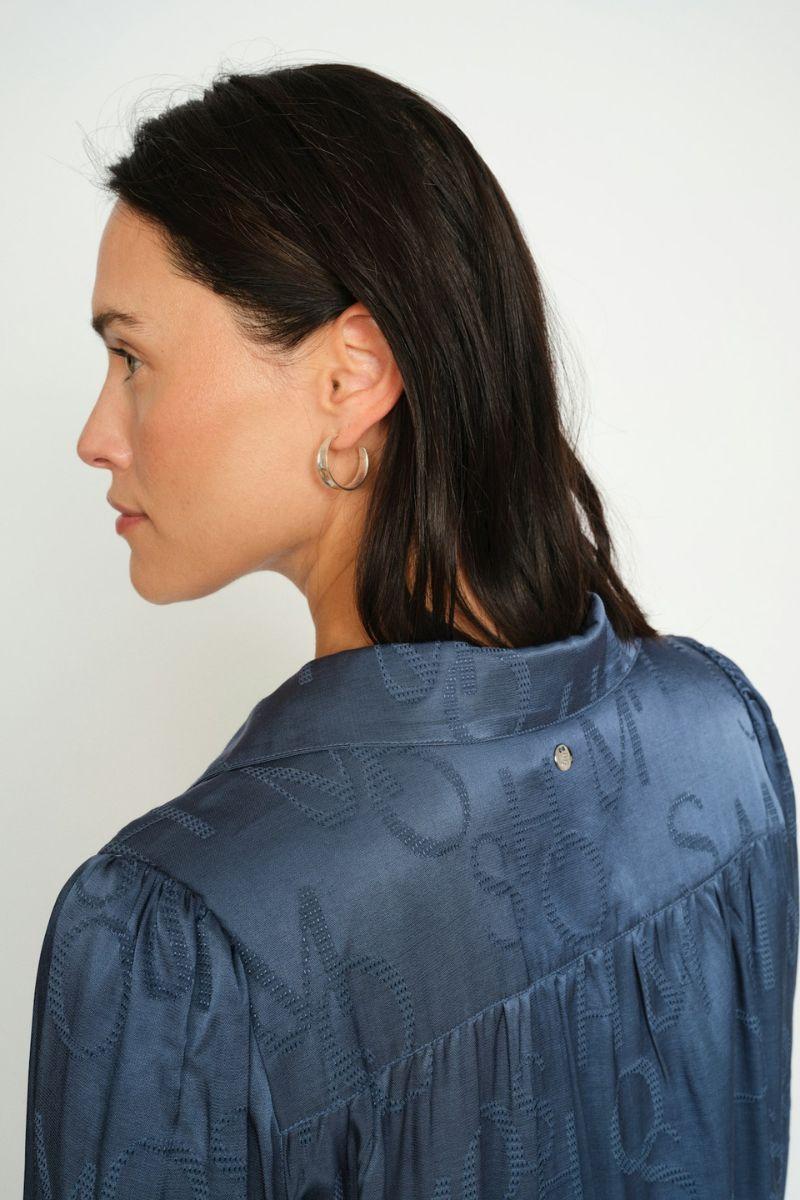 Aldo Monogram Blouse | Ensign Blue | Bluse fra Mos Mosh - Image 4
