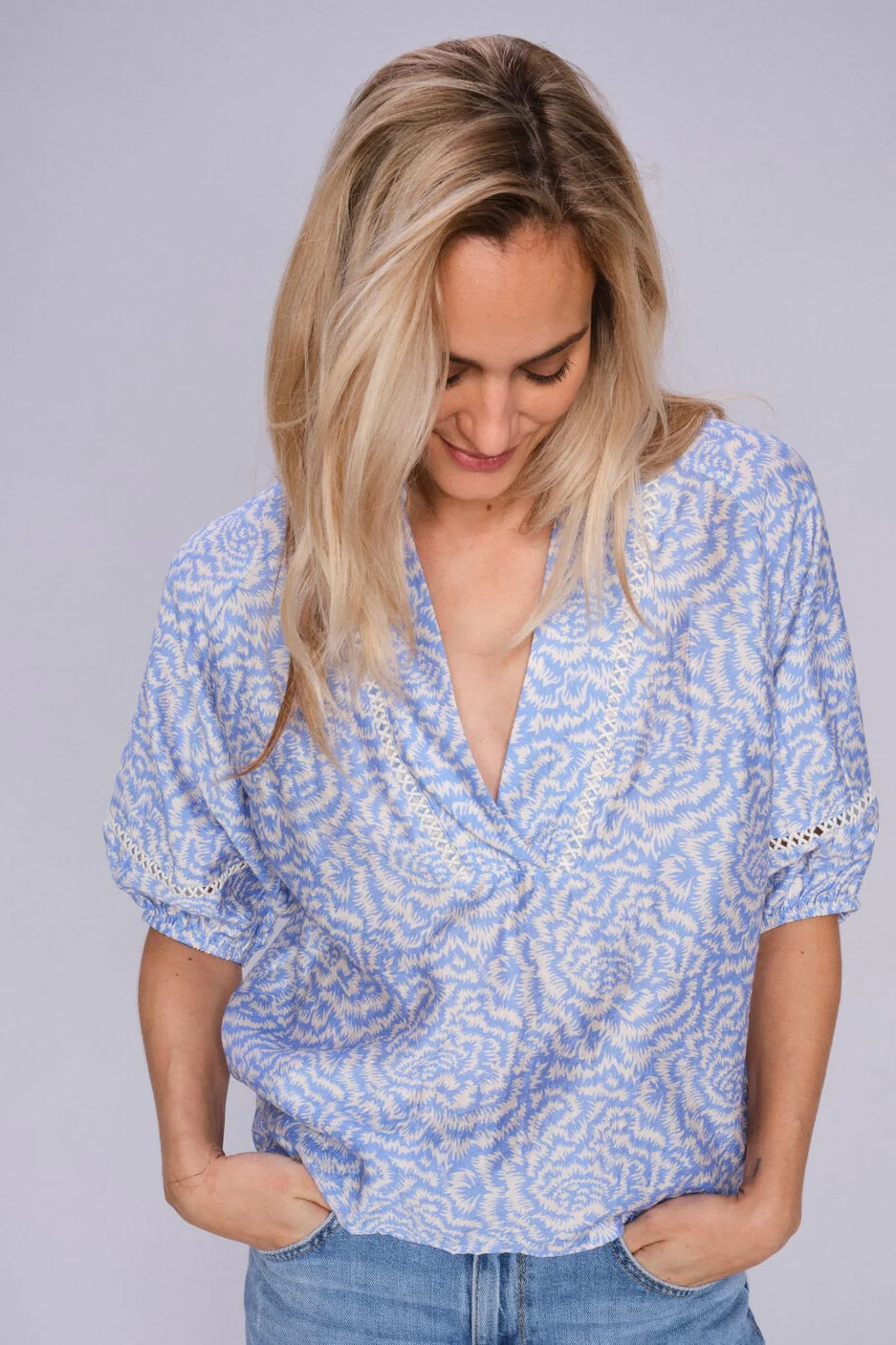 Aleyna Saku Blouse | Ecru | Bluse fra Mos Mosh - Image 3