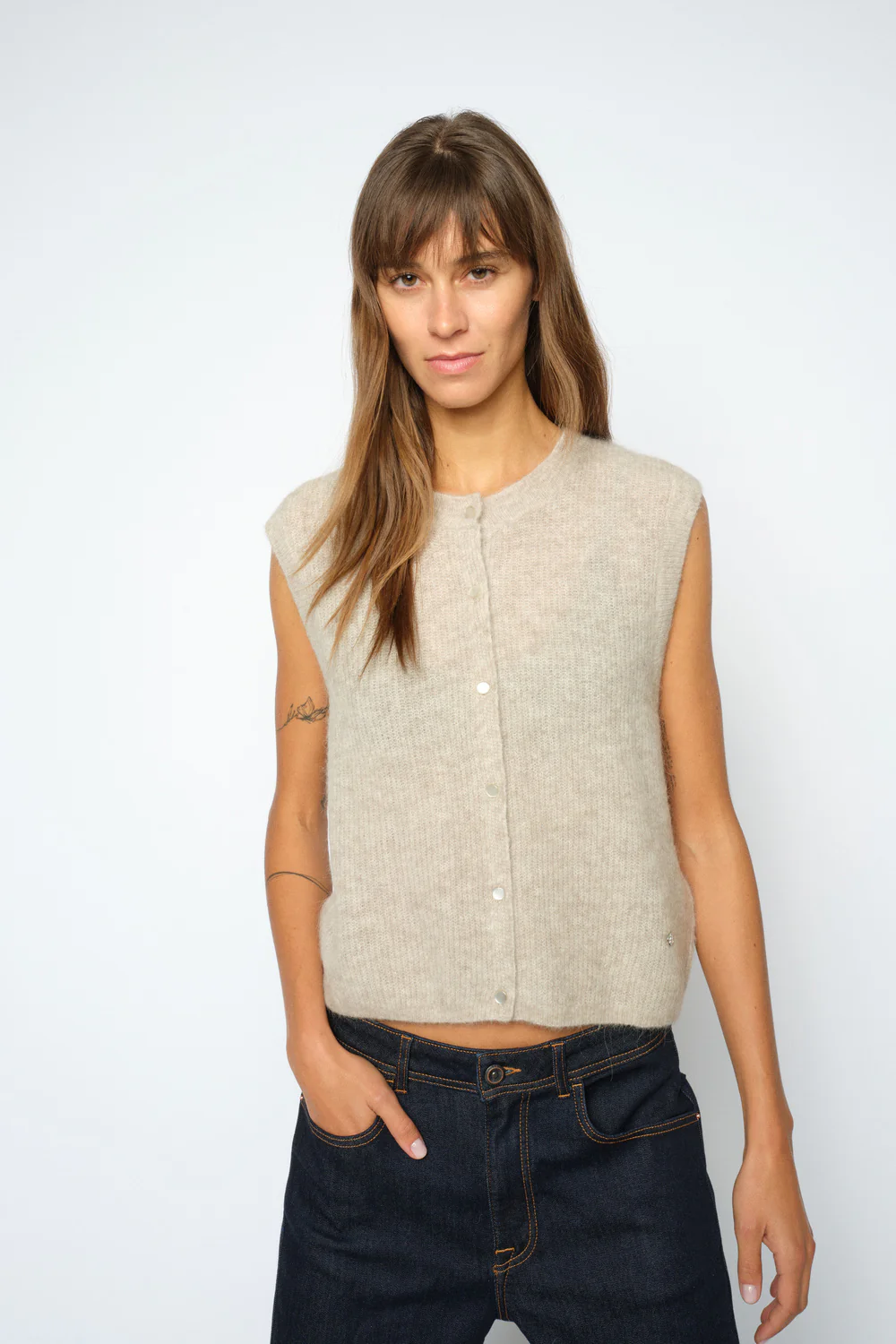 Almine Thora Knit Vest | Feather Gray | Vest fra Mos Mosh - Image 2
