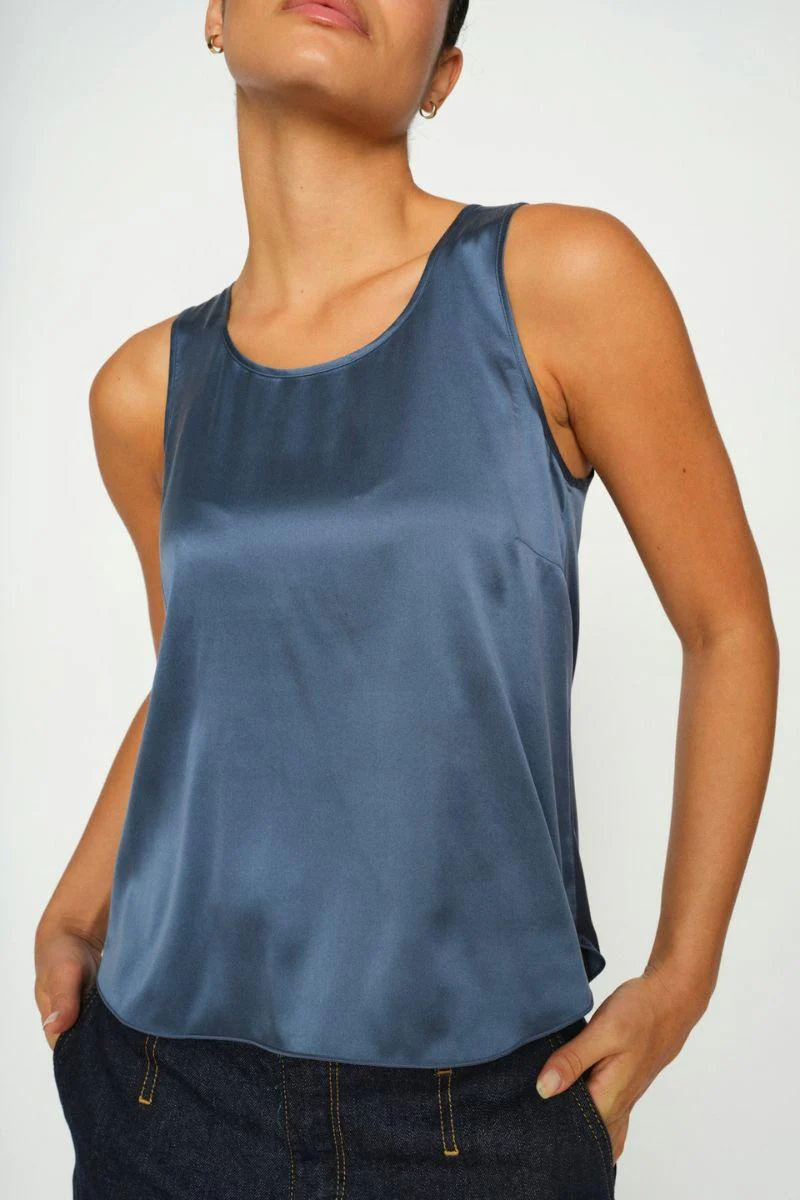 Astrid Silk Tank Top | Ensign Blue | Bluse fra Mos Mosh - Image 2