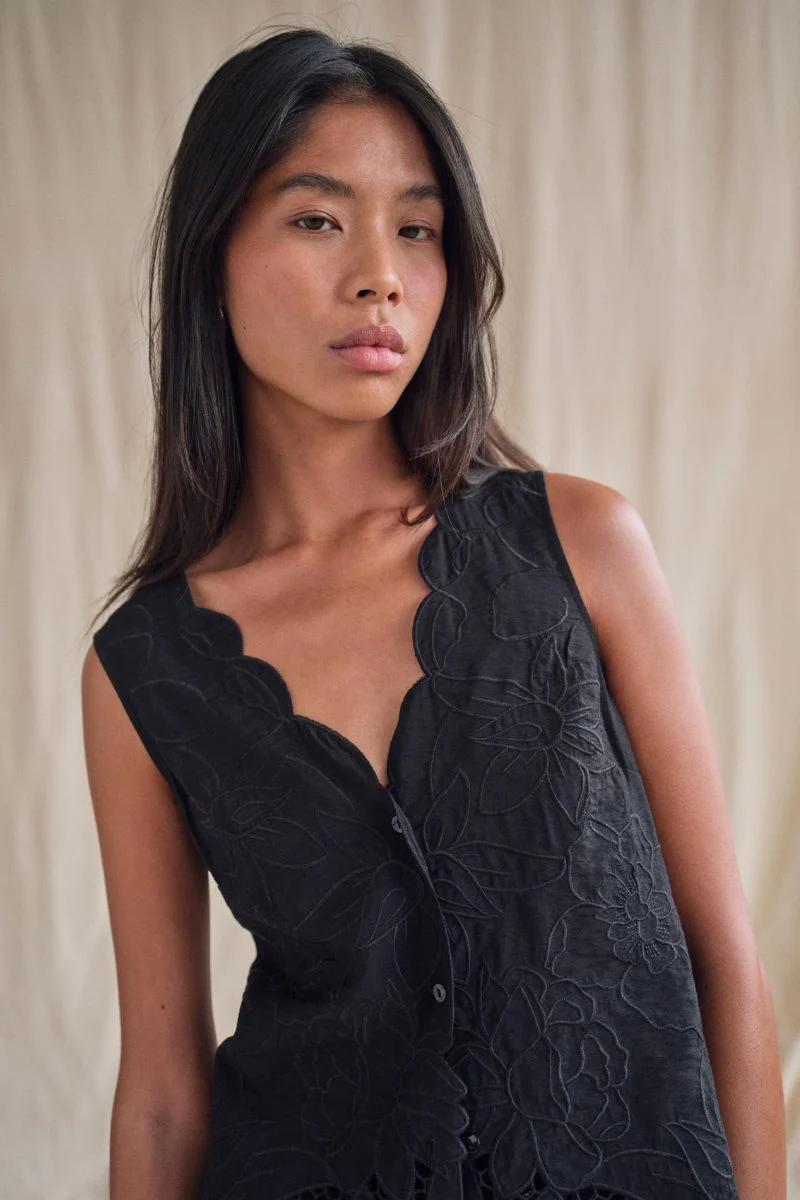 Daima Brodie Top | Black | Bluse fra Mos Mosh - Image 2