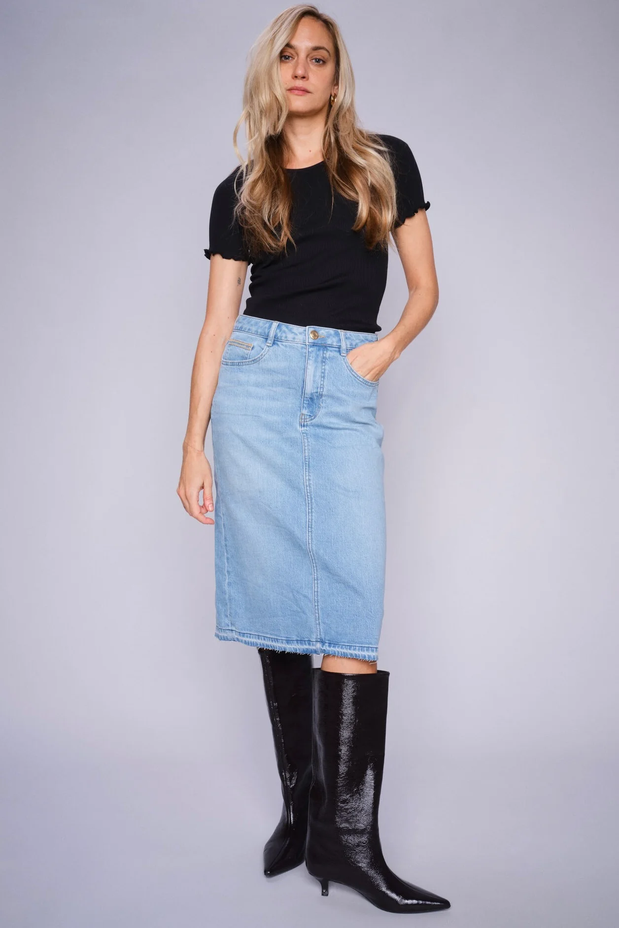 Elaine O-SS Seamless Silk Tee   | Black | T-shirt fra Mos Mosh - Image 3
