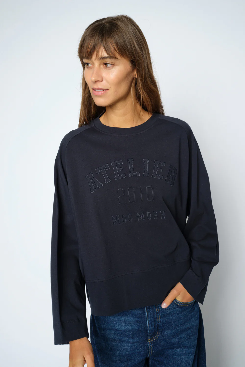 Gali O-LS Tee | Salute Navy | T-Shirt fra Mos Mosh - Image 3