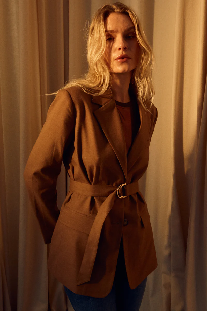 Herdis Caia Blazer | Indian Tan | Blazer fra Mos Mosh