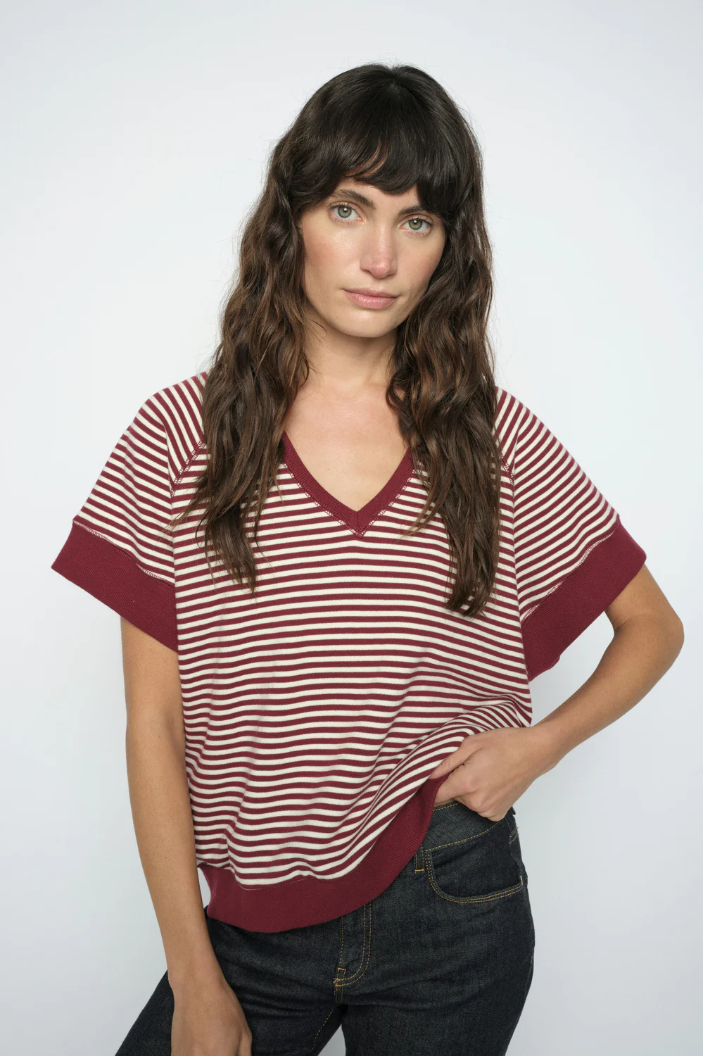 Holt V-SS Stripe Sweatshirt | Cabernet | Bluse fra Mos Mosh