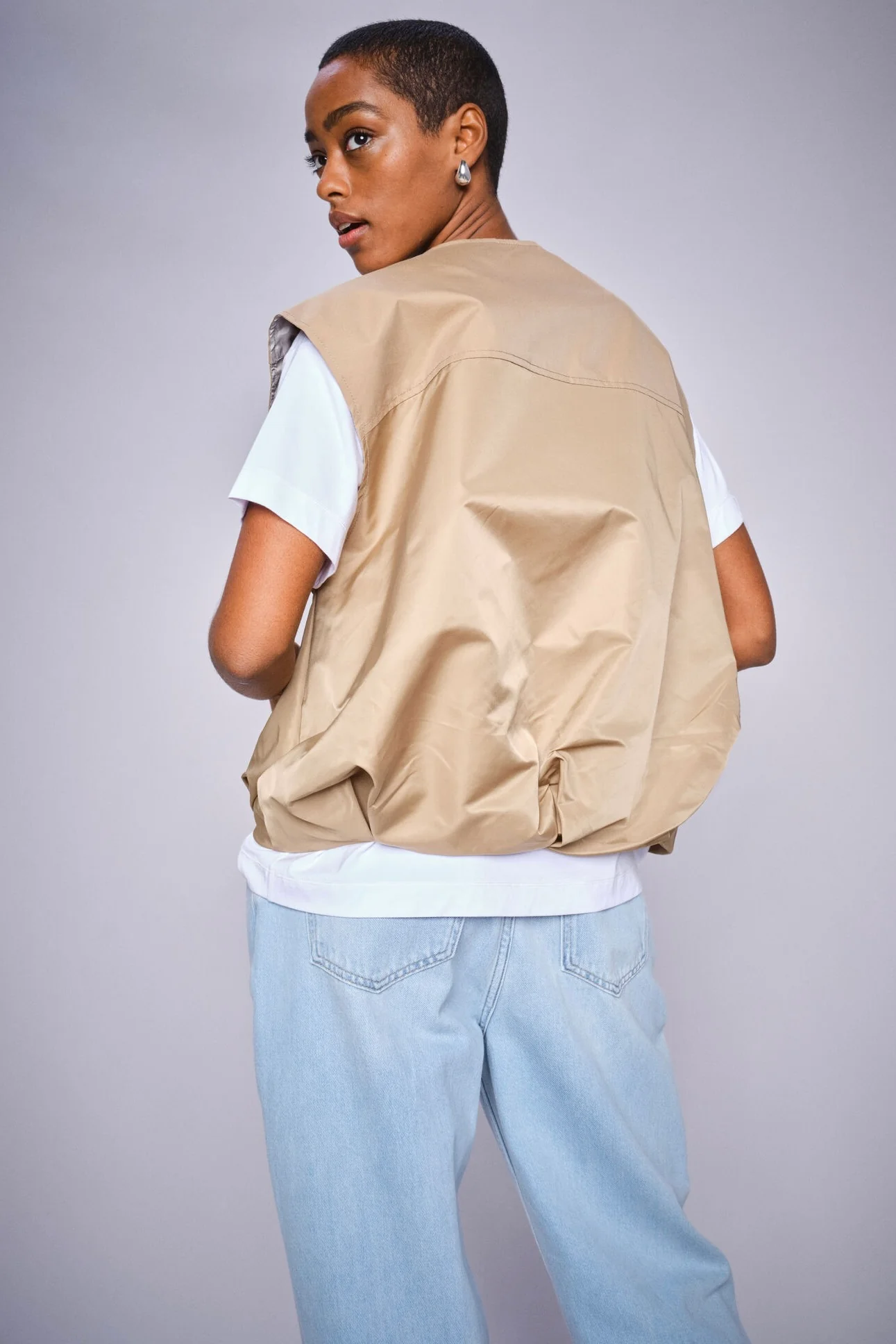 Kura Solid Waistcoat   | Sesame | Vest fra Mos Mosh - Image 2