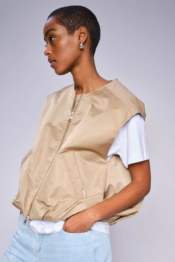 Kura Solid Waistcoat   | Sesame | Vest fra Mos Mosh - Image 4