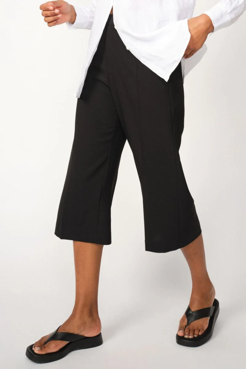 Leyana Miley Long Shorts | Black | Bukser fra Mos Mosh - Image 2