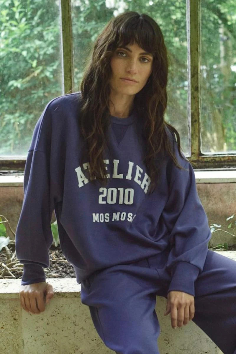 Nima O-LS Sweatshirt | Crown Blue | Bluse fra Mos Mosh - Image 3