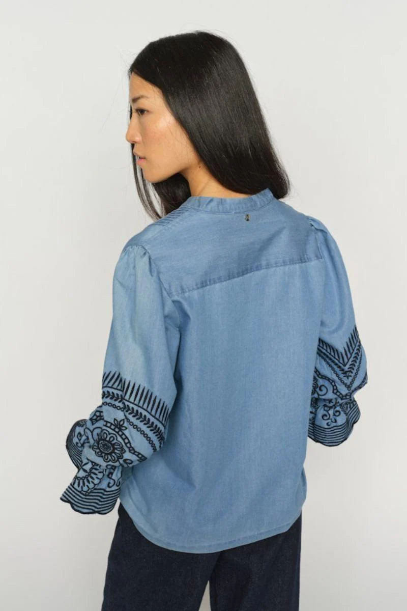 Stomin Emb Shirt | Light Blue | Skjorte fra Mos Mosh - Image 5