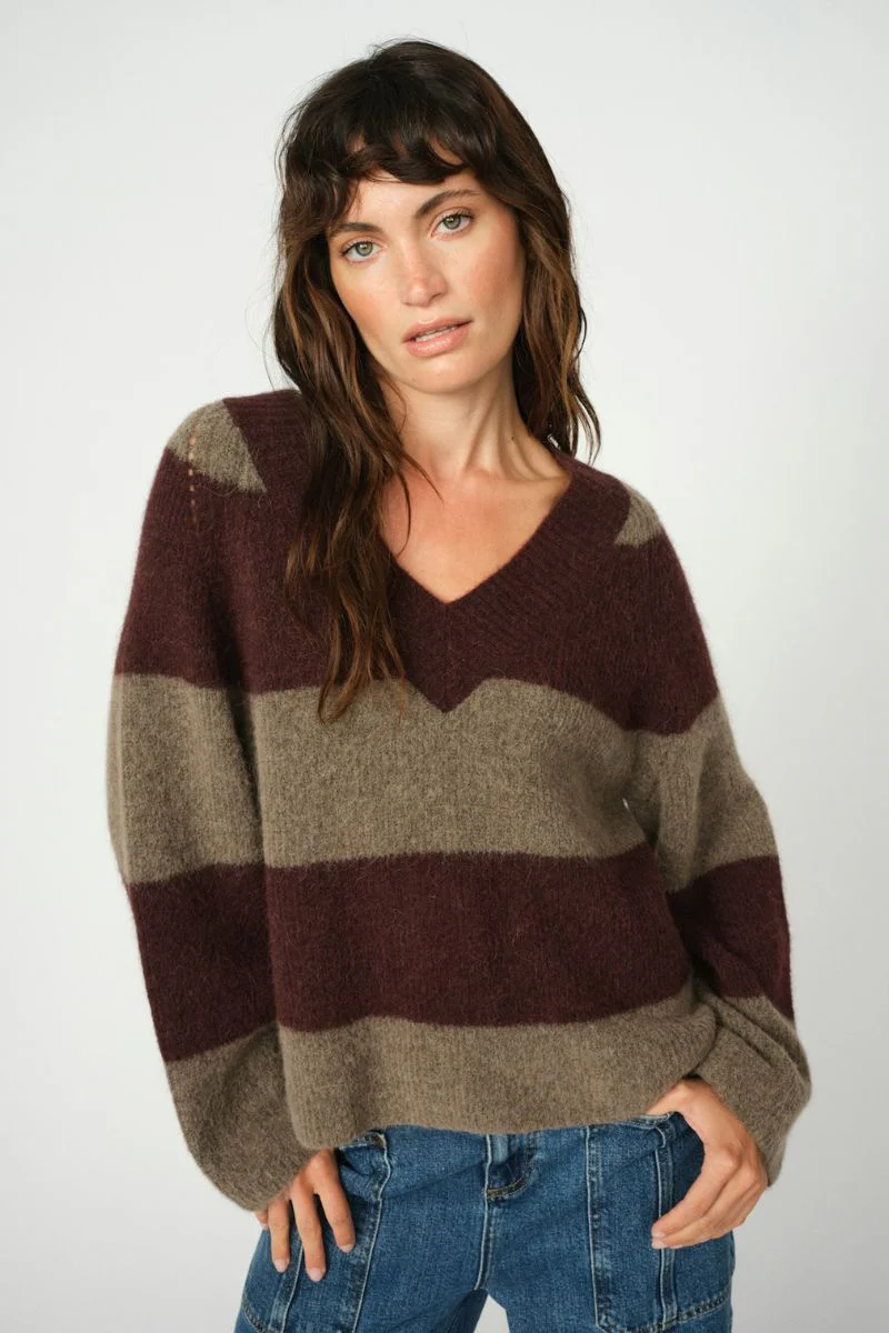 Taci Stripe LS V-Neck Knit | Fudge | Strik fra Mos Mosh