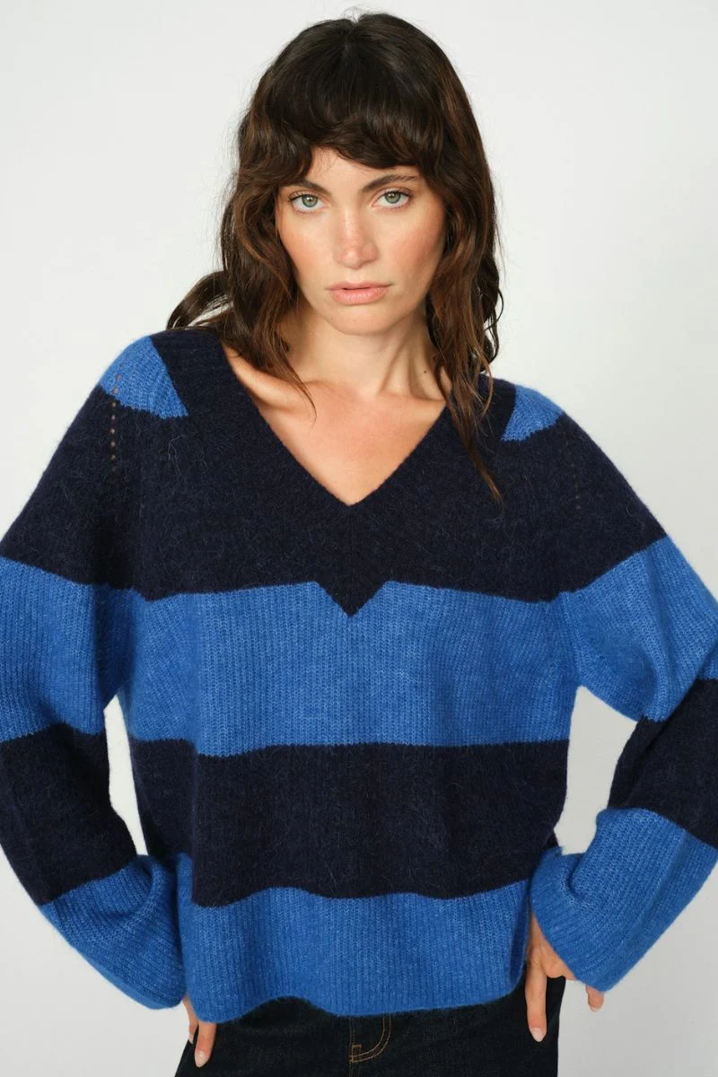 Taci Stripe LS V-Neck Knit | Maritime Blue | Strik fra Mos Mosh - Image 3