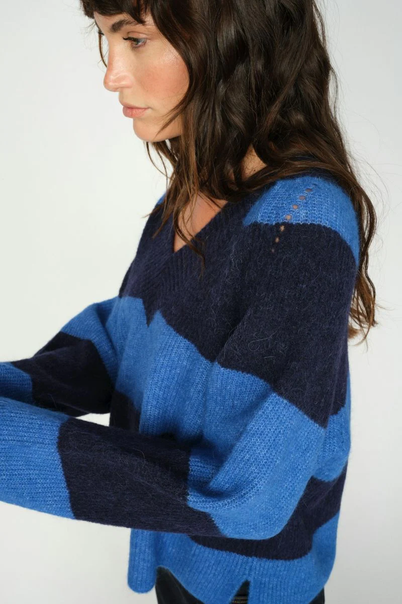 Taci Stripe LS V-Neck Knit | Maritime Blue | Strik fra Mos Mosh - Image 5