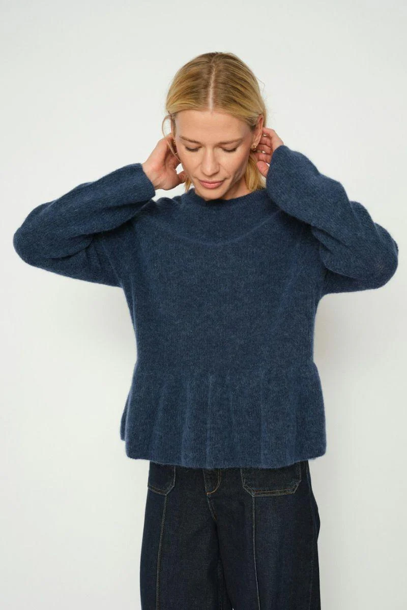 Thora O-Neck Frill Knit | Ensign Blue | Strik fra Mos Mosh - Image 5