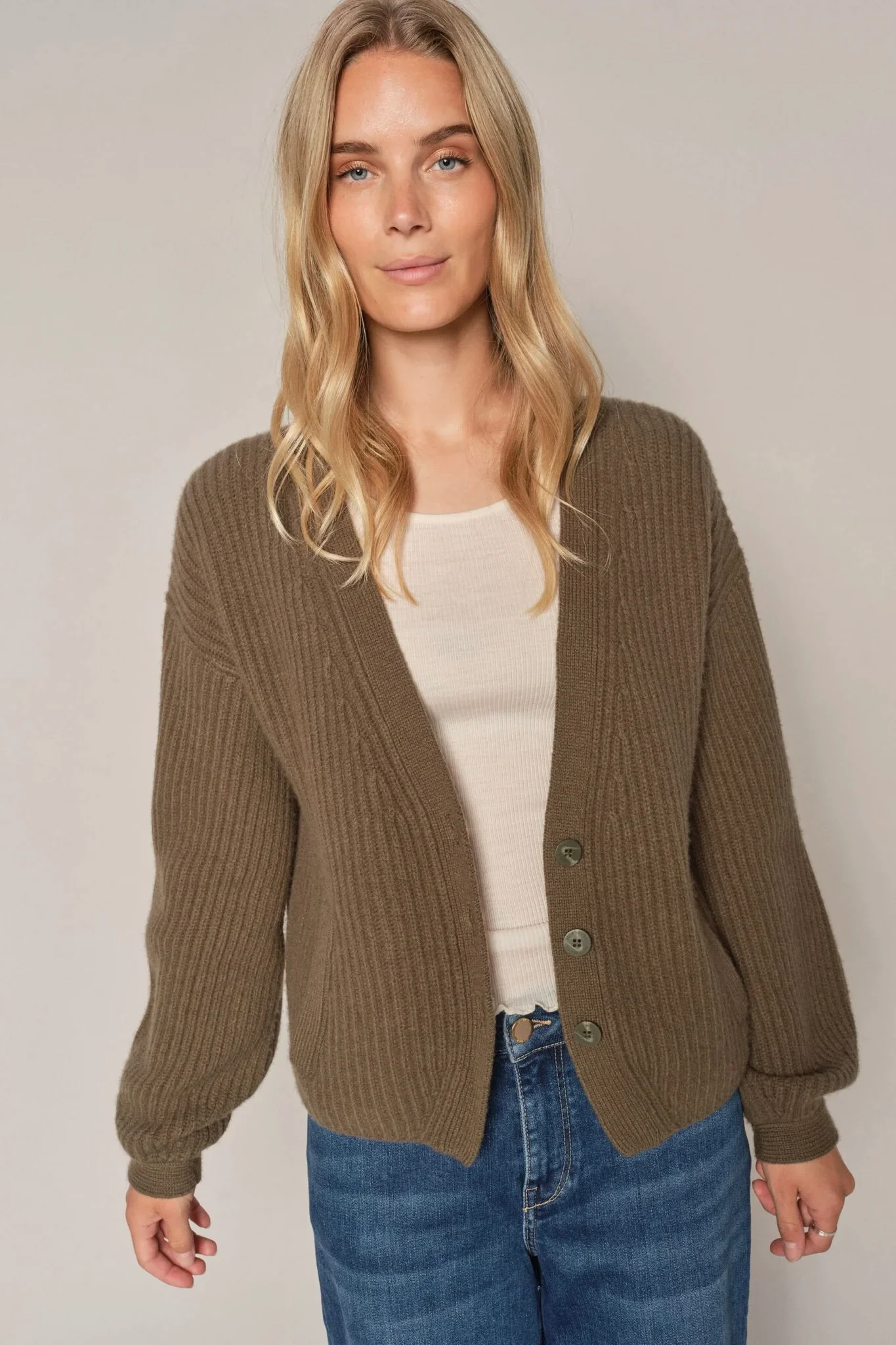 Wynter V-neck Knit Cardigan | Sea Turtle | Strik fra Mos Mosh - Image 4