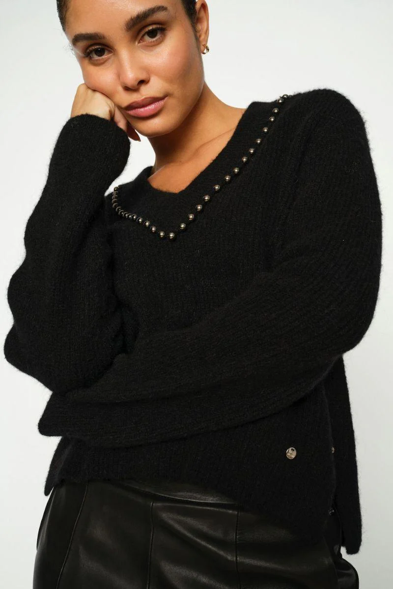 Zora V-Neck Bead Knit | Black | Strik fra Mos Mosh - Image 2