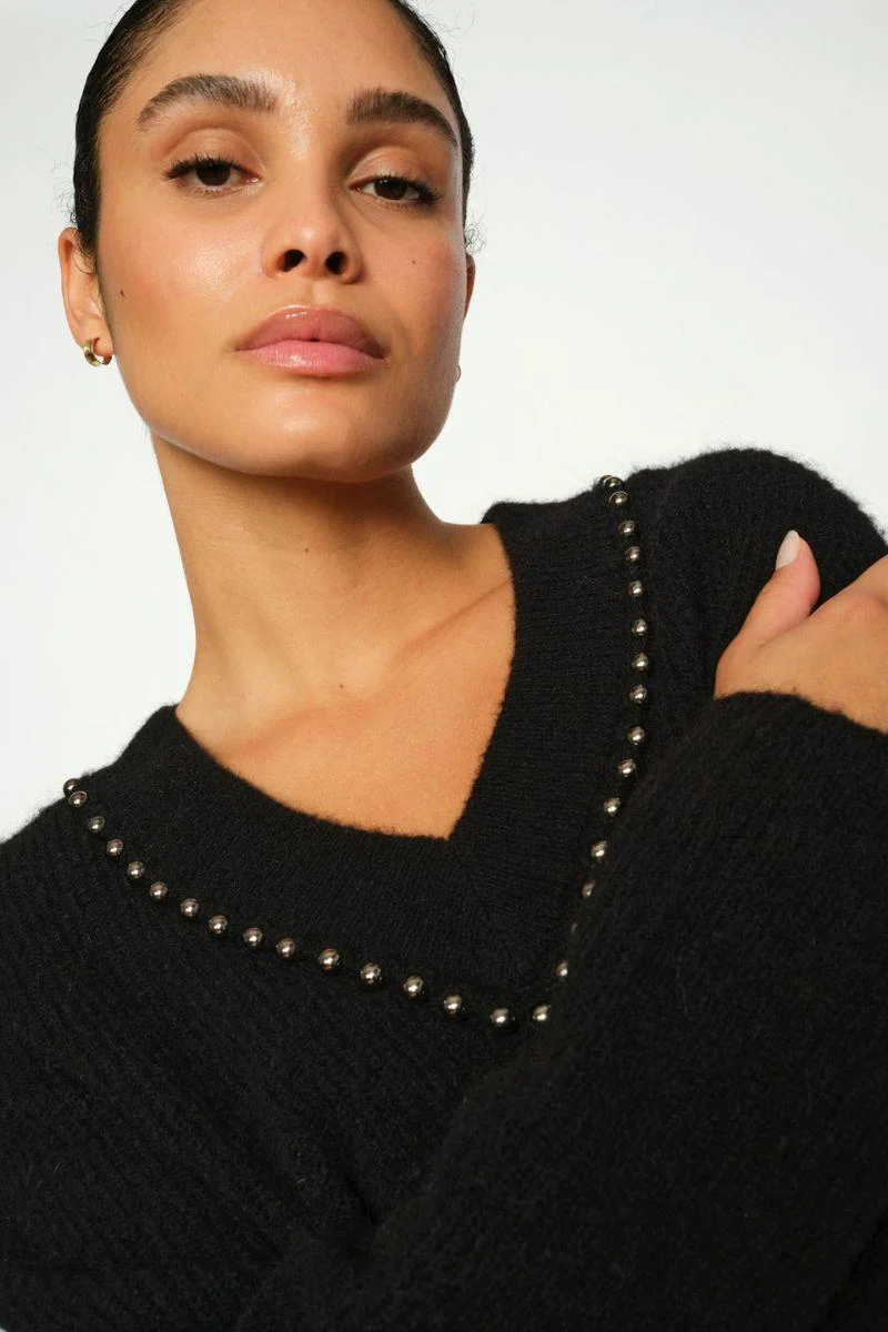 Zora V-Neck Bead Knit | Black | Strik fra Mos Mosh - Image 5