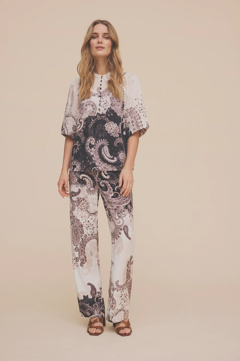 Neomi Shirt | Washed Black w. Print | Skjorte fra Gustav - Image 3