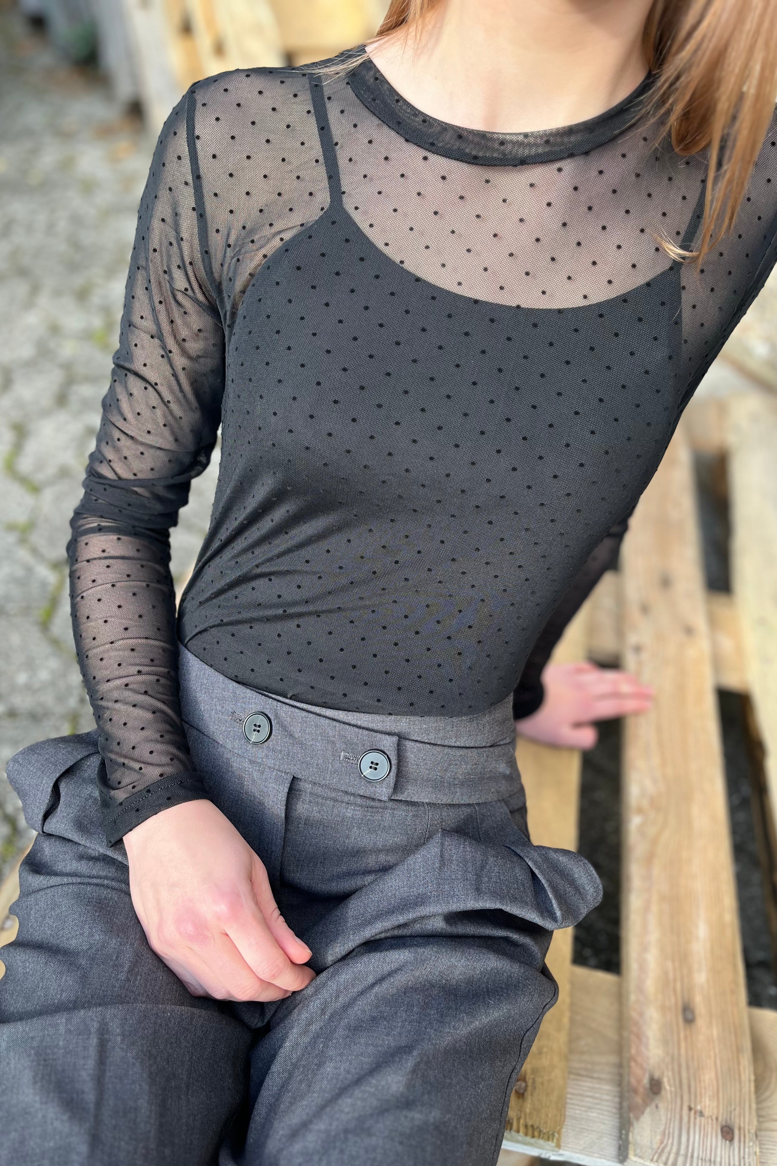 Nola Mesh | Black Dot | Mesh bluse fra Statebird - Image 13