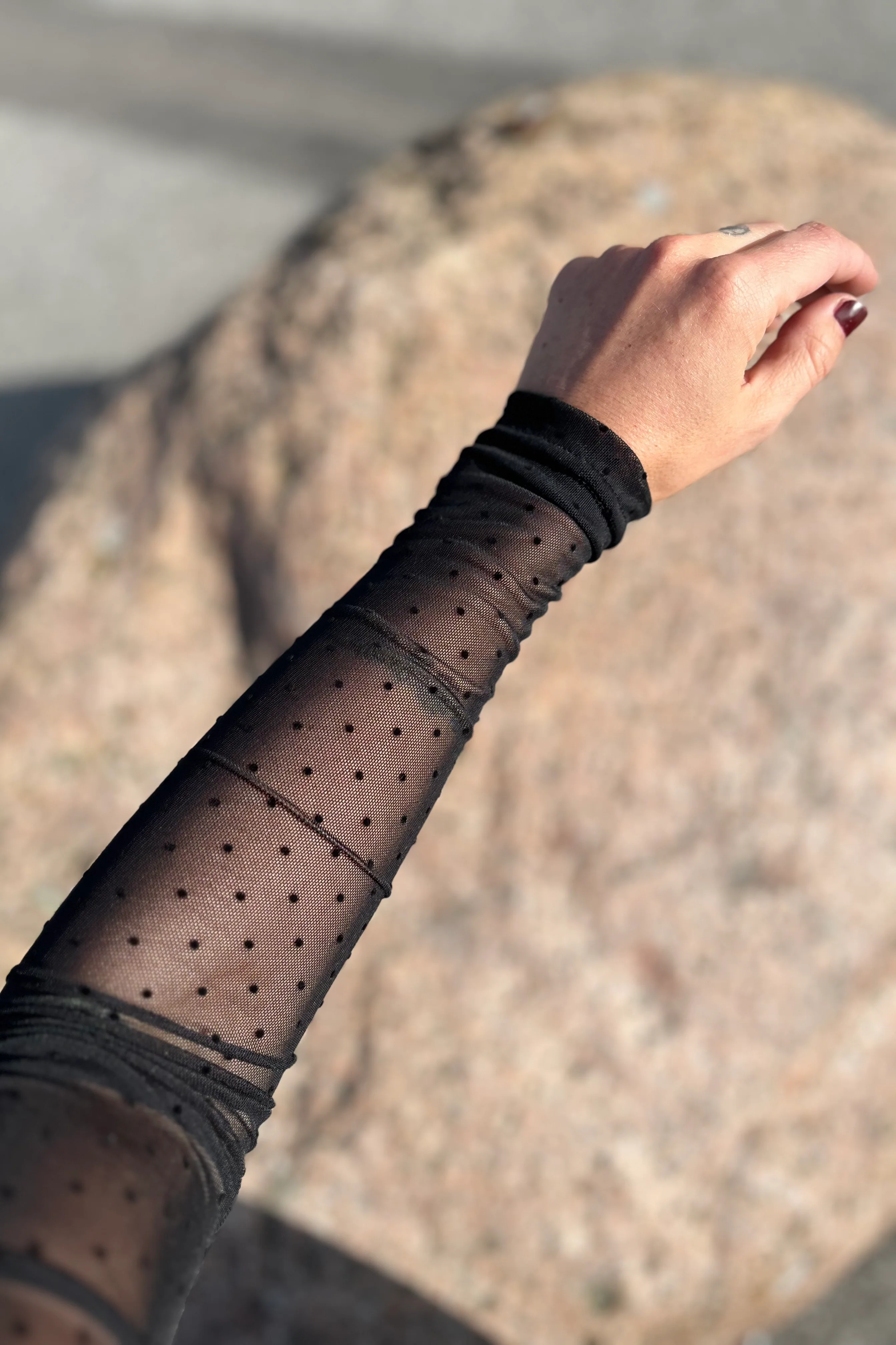 Nola Mesh | Black Dot | Mesh bluse fra Statebird - Image 6