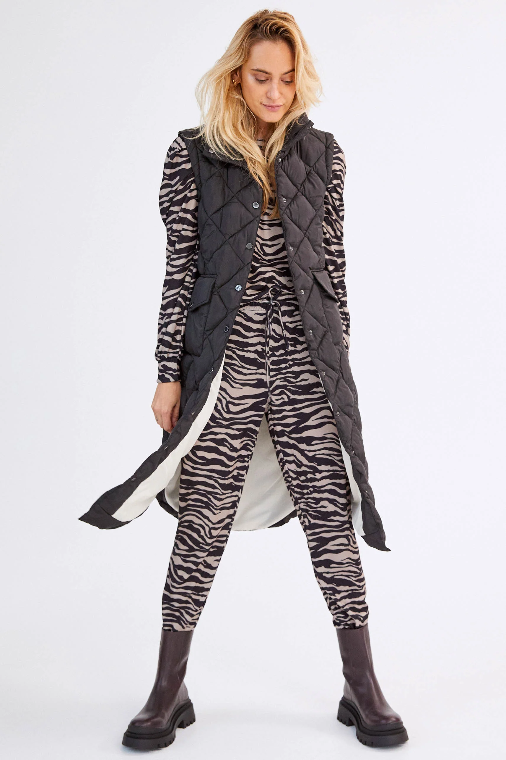 Olga Wa | Black | Vest fra Freequent - Image 3