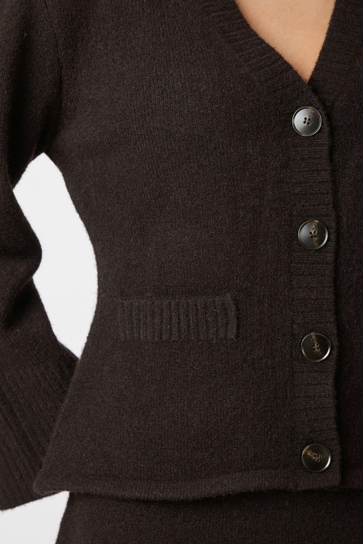 Pixie Knit Cardigan | Dark Brown | Strik fra Neo Noir - Image 6