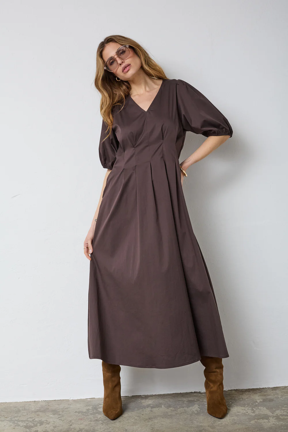 Poppycc Pleat Dress | Dark Brown | Kjole fra Co'Couture - Image 5