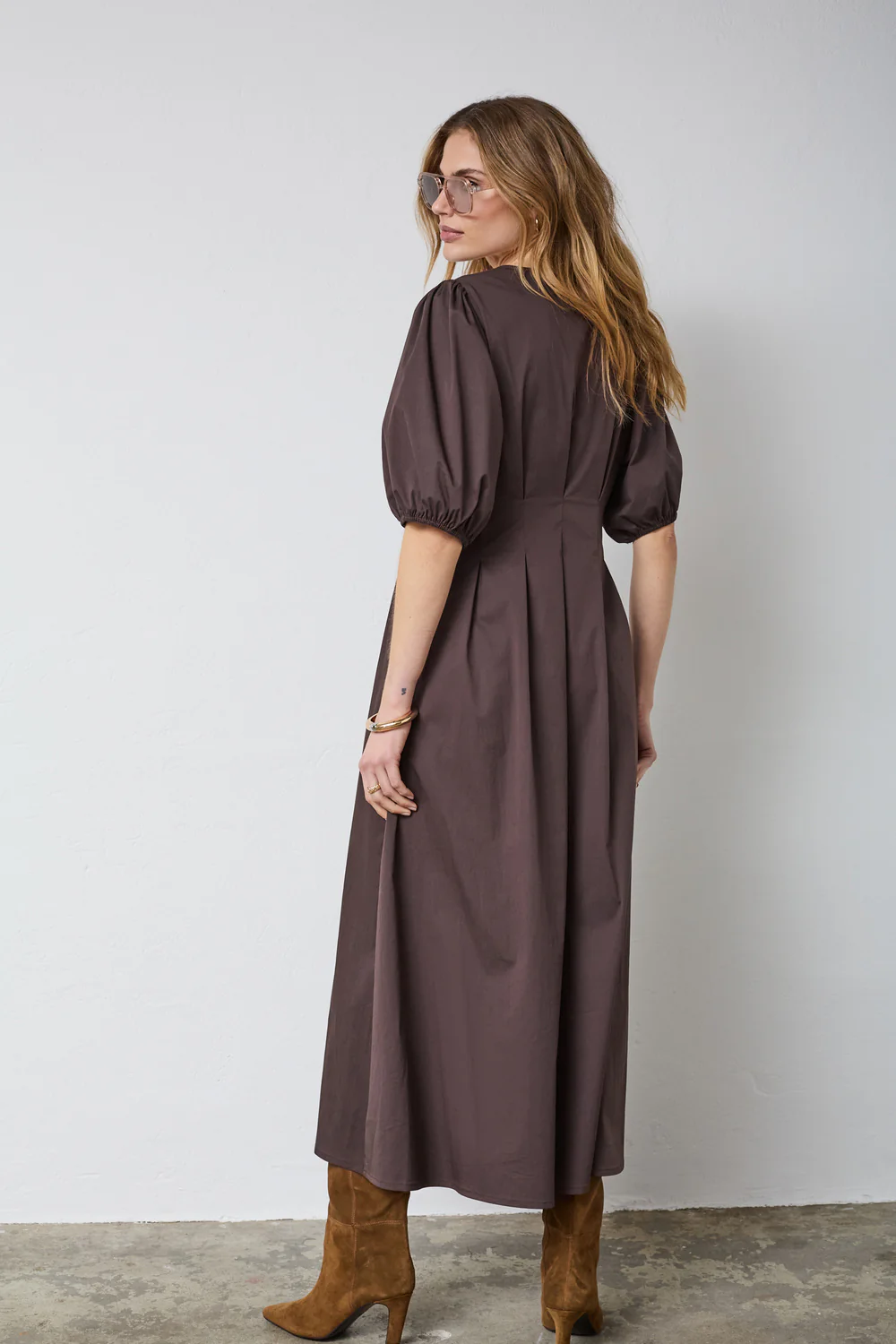 Poppycc Pleat Dress | Dark Brown | Kjole fra Co'Couture - Image 6