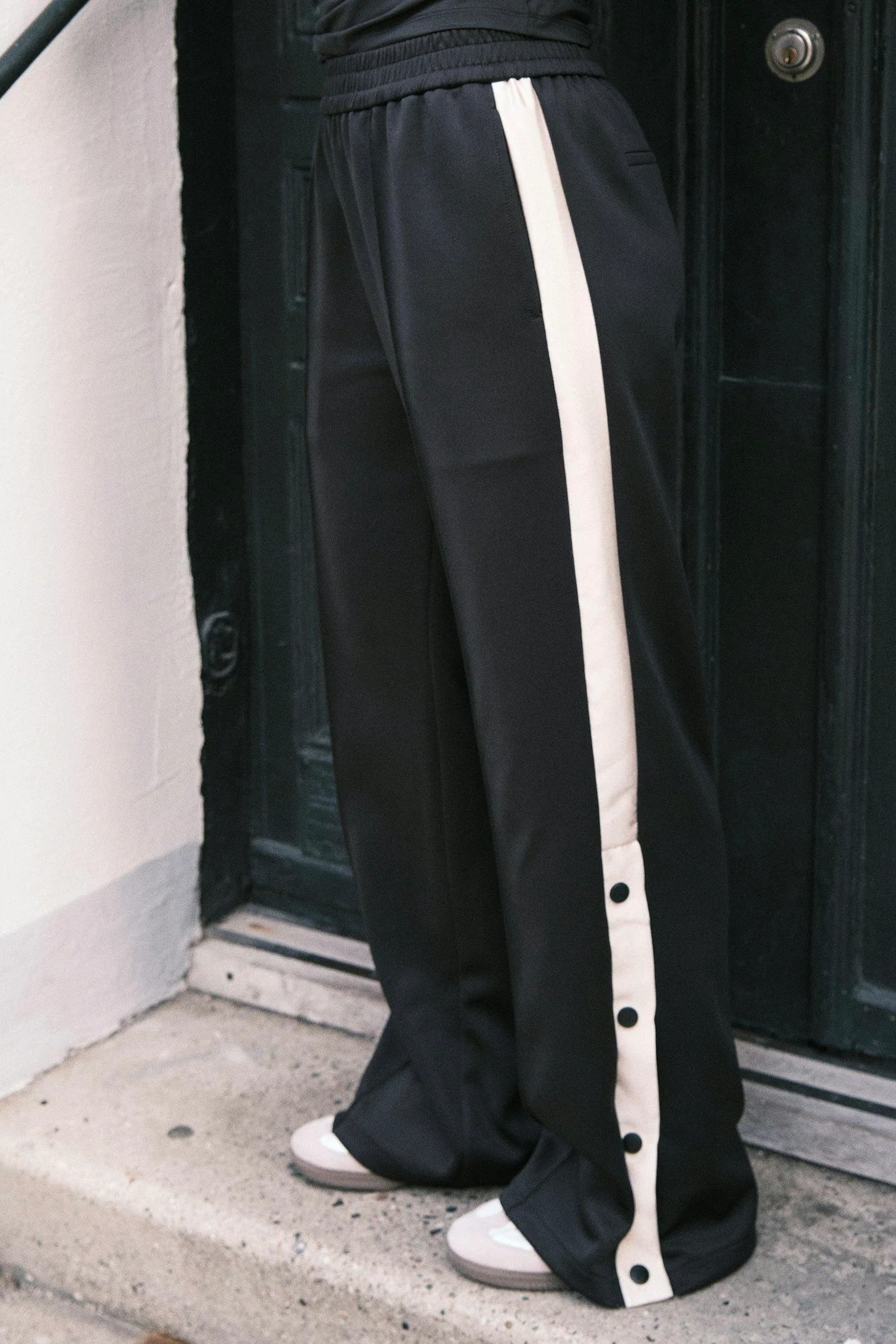 Puggy Track Suit Pants | Black | Bukser fra Neo Noir - Image 9