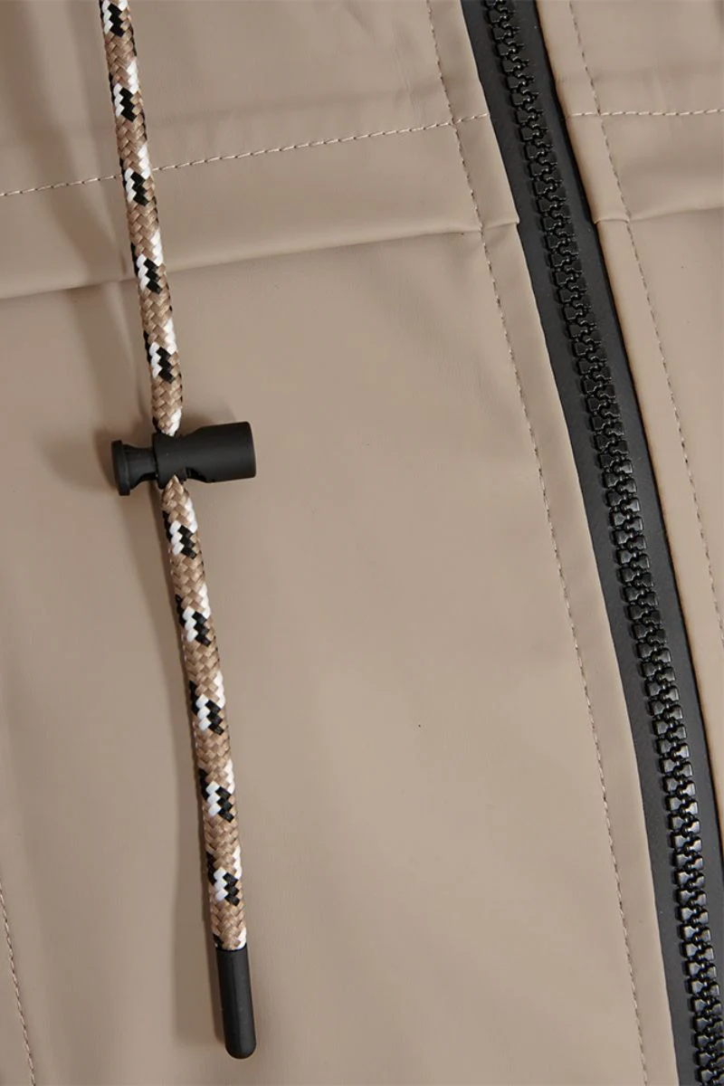 Rain Jacket | Desert Taupe | Regnfrakke fra Freequent - Image 4